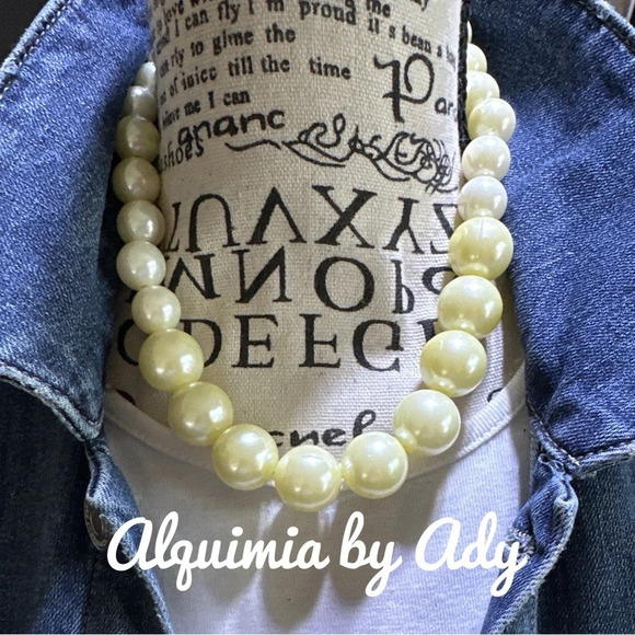 Chunky short necklace white faux pearls single string oversized bubble beads - Picture 1 of 3